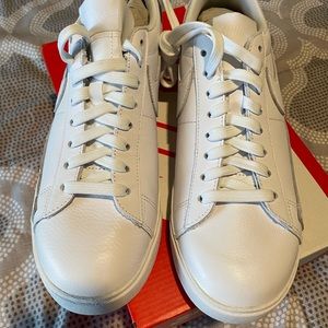 Nike Blazer Low LE Women's Shoe - Size 9 - Brand new in box!